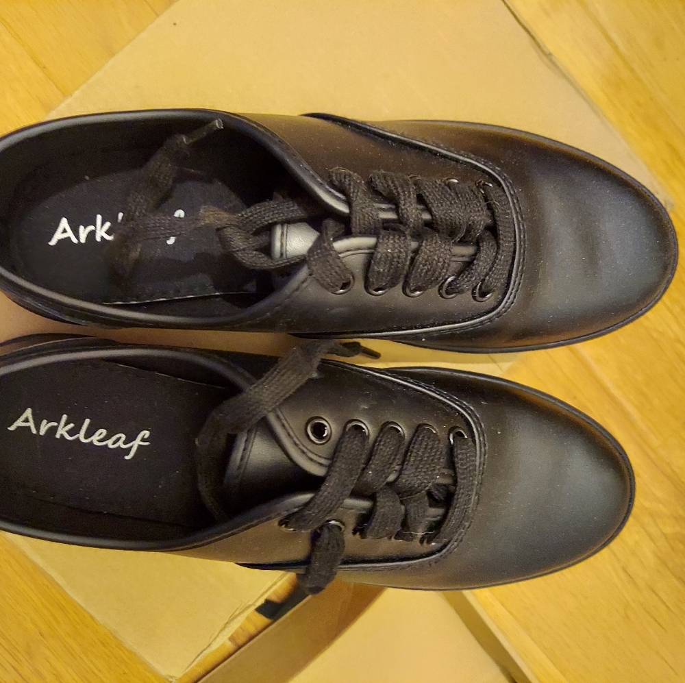 Non slip work shoes never used - Picture 1 of 3